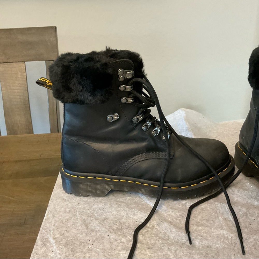 DR. MARTENS Serena Black Faux Fur Lined Combat Boots Black Women's Size 8 - Picture 7 of 16